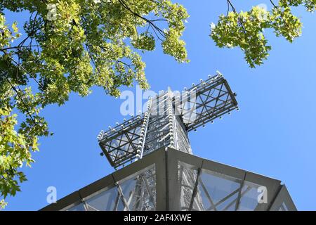 Der Blick auf die Innenstadt von Montreal vom Gipfel des Mont Royal // La vue du Centre-ville de Montréal vue du sommet du mont Royal, Montreal, Quebec, Kanada Stockfoto