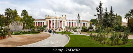 Panoramablick auf die das Nationale Archäologische Museum in Exarcheia, Athen. Stockfoto