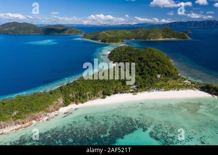 Blick am frühen Morgen auf Malcapuya Island, Coron, Palawan, Philippinen Stockfoto