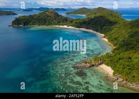 Luftaufnahme von Island Hopping Destination bekannt als Coco Beach, Coron, Palawan, Philippinen Stockfoto