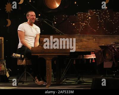 Coldplay Sänger Chris Martin während der Dreharbeiten für die Graham Norton Show auf BBC Television Centre, Studioworks 6 Wood Lane, London, auf BBC One am Freitag Abend gelüftet zu werden. Stockfoto