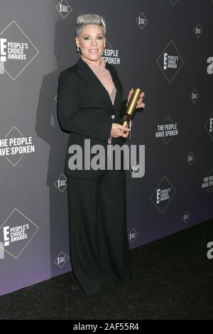 2019 der Menschen Choice Awards an Barker Hangar am 10. November 2019 in Santa Monica, CA Mit: Rosa Wo: Santa Monica, Kalifornien, USA, wenn: 11. Nov. 2019 Credit: Nicky Nelson/WENN.com Stockfoto