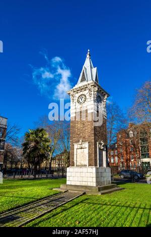 Stanley Atkinson Memorial Clock Tower in der Nähe von Stepney Green Park, London, England, Großbritannien Stockfoto