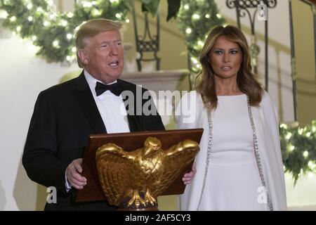 Washington, United States. 12 Dez, 2019. Präsidenten der Vereinigten Staaten Donald J. Trumpf macht Erläuterungen mit First Lady Melania Trump am Congressional Ball im Weißen Haus in Washington, DC am Donnerstag, 12. Dezember 2019. Foto von Chris Kleponis/UPI Quelle: UPI/Alamy leben Nachrichten Stockfoto