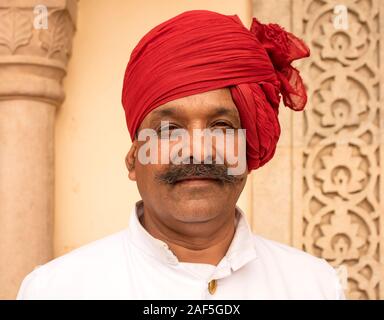 Mann mit roten Turban, Jaipur, Rajasthan, Indien Stockfoto