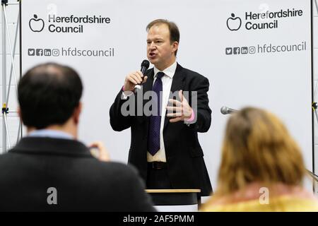 Hereford, Herefordshire, UK - Donnerstag, 12 Dezember 2019 - konservative Jesse Norman macht seine Gewinner Rede nach als MP gewählt für den Wahlkreis Hereford & South Herefordshire. Foto Steven Mai/Alamy leben Nachrichten Stockfoto