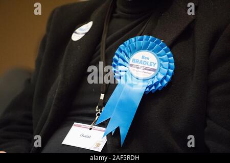 Britischen Wahlen, Mansfield, Nottinghamshire, England, UK. 13. Dezember, 2019. Ben Bradley behält diese parlamentarischen Sitz für die Konservative Partei mit einer erhöhten Mehrheit über sein nächster Rivale der Labour Party Kandidat Sonya Ward. Dieser parlamentarischen Sitz, der von der Labour Party bei den Parlamentswahlen 2017 gewann, hatte eine entscheidende Schlacht zwischen den beiden wichtigsten Parteien in dieser Wahl geworden. Credit: Alan Beastall/Alamy leben Nachrichten Stockfoto