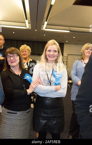 Britischen Wahlen, Mansfield, Nottinghamshire, England, UK. 13. Dezember, 2019. Ben Bradley behält diese parlamentarischen Sitz für die Konservative Partei mit einer erhöhten Mehrheit über sein nächster Rivale der Labour Party Kandidat Sonya Ward. Dieser parlamentarischen Sitz, der von der Labour Party bei den Parlamentswahlen 2017 gewann, hatte eine entscheidende Schlacht zwischen den beiden wichtigsten Parteien in dieser Wahl geworden. Credit: Alan Beastall/Alamy leben Nachrichten Stockfoto