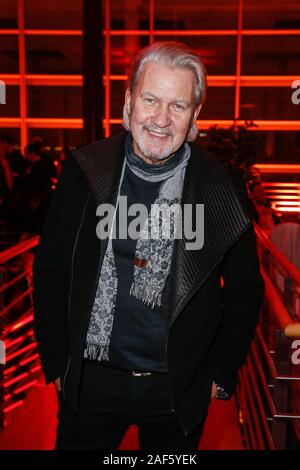 Leipzig, Deutschland. 12 Dez, 2019. 12 Dezember 2019, Deutschland (Deutsch), Leipzig: Johnny Logan kommt zu dem '25 José Carreras Gala" auf der Leipziger Messe. Foto: Gerald Matzka/dpa-Zentralbild/ZB Quelle: dpa Picture alliance/Alamy leben Nachrichten Stockfoto