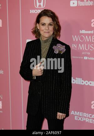 Los Angeles, Kalifornien, USA. 12 Dez, 2019. Los Angeles, Kalifornien, USA. 12 Dez, 2019. Brandi Carlile kommt an der 2019 Billboard Frauen In der Musik im Hollywood Palladium am Dezember 12, 2019 in Los Angeles, Kalifornien. Foto: Absturz/imageSPACE/MediaPunch Credit: MediaPunch Inc/Alamy leben Nachrichten Stockfoto