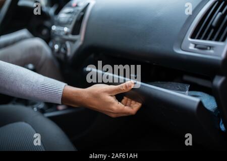 Fahrertür leer Ablagefach Ablagefach im Auto Stockfoto