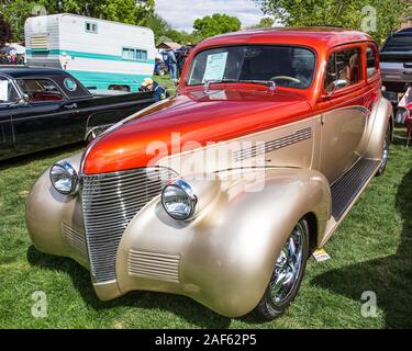 Ein restauriertes und Chevrolet 1939 Master Deluxe 2 Door Sedan geändert am Moabiter April Aktion Auto Show in Moab, Utah. Stockfoto