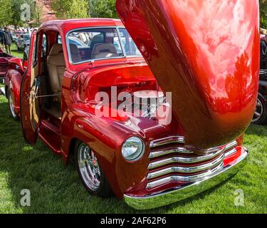 Ein restauriertes und modifizierte 1950 Chevy 3100 Pickup Truck in der Moabiter April Aktion Auto Show in Moab, Utah.