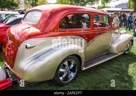 Ein restauriertes und Chevrolet 1939 Master Deluxe 2 Door Sedan geändert am Moabiter April Aktion Auto Show in Moab, Utah. Stockfoto