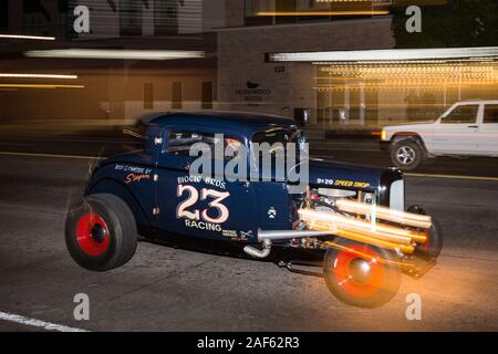 Ein restauriertes und modifizierte 1932 Ford Modell B coupé Hot Rod Kreuzfahrt in der Moabiter April Aktion Auto Show in Moab, Utah. Stockfoto