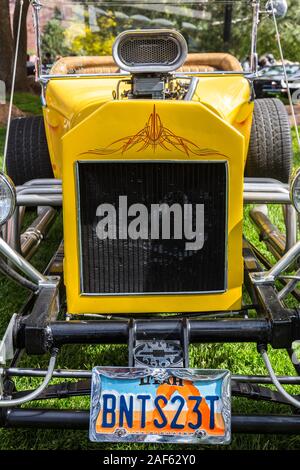 Ein 1923 T-bucket Hot Rod auf einem stark modifizierten Ford Modell T Körper mit einem aufgeladenen Motor in der Moabiter April Aktion Auto Show in Moab, Utah gebaut. Stockfoto