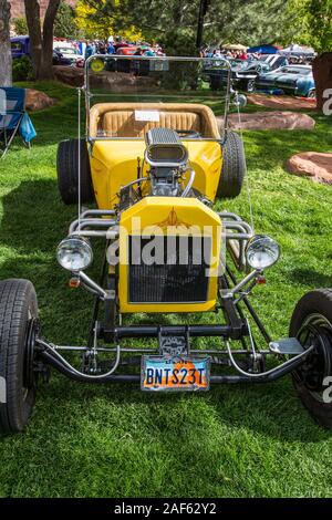 Ein 1923 T-bucket Hot Rod auf einem stark modifizierten Ford Modell T Körper mit einem aufgeladenen Motor in der Moabiter April Aktion Auto Show in Moab, Utah gebaut. Stockfoto