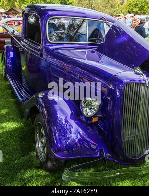 Ein restauriertes und modifizierte 1937 Ford Pickup Truck in der Moabiter April Aktion Auto Show in Moab, Utah. Stockfoto