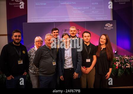 Britischen allgemeinen Wahl 2019 Mhairi Schwarz & Gavin Newlands SNP. Die Wahlbeteiligung betrug. Stockfoto