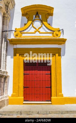 Bunte Tür der Stierkampfarena in Sevilla, Spanien Stockfoto