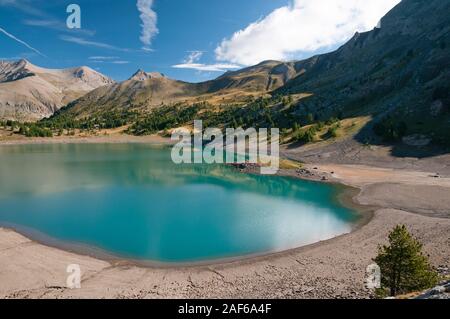 Allos See, dem größten natürlichen See in Europa, Alpes-de-Haute-Provence (04), Nationalpark Mercantour, Frankreich. Stockfoto