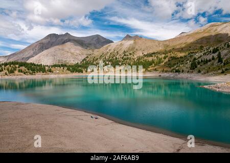 Allos See, dem größten natürlichen See in Europa, Alpes-de-Haute-Provence (04), Nationalpark Mercantour, Frankreich. Stockfoto