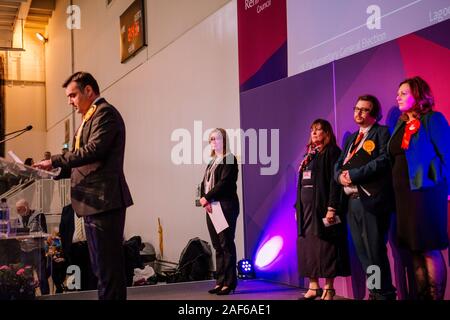 Britischen allgemeinen Wahl 2019 Mhairi Schwarz & Gavin Newlands SNP. Die Wahlbeteiligung betrug. Stockfoto