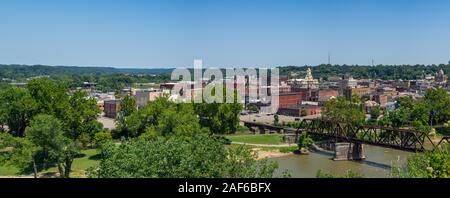 Die Skyline der Stadt von Zanesville, Ohio. Stockfoto