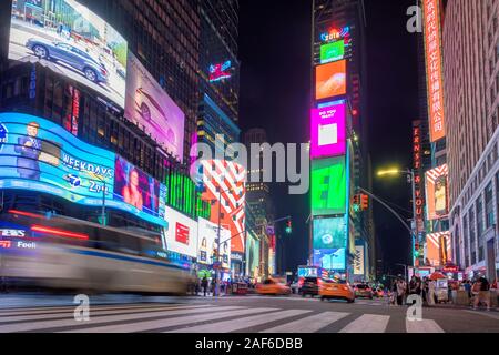 Time Square bei Nacht, Manhattan, New York Stockfoto