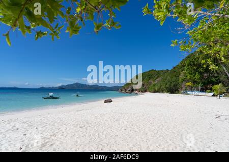 Am frühen Morgen Bild von Malcapuya Insel ohne Menschen, Coron, Philippinen Stockfoto