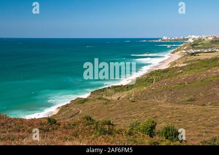 Die Baskische Küste, in der Biskaya und Biarritz von Bidart Strand gesehen, Pyrénées-atlantiques (64); Nouvelle-Aquitaine Region, Frankreich Stockfoto