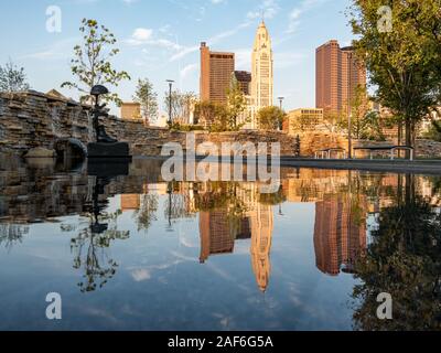 Columbus, Ohio - August 3, 2019: eine Reflexion auf die Skyline von Columbus, Ohio am 3. August 2019. Stockfoto