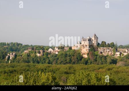 Montfort Schloss und Vitrac Dorf, Dordogne (24), Nouvelle-Aquitaine Region, Frankreich. Stockfoto