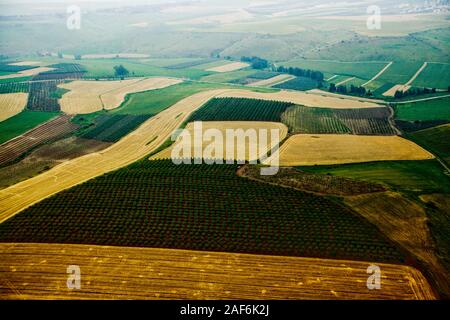 Luftaufnahmen. Erhöhten Blick auf landwirtschaftlichen Feldern in Jesreel Tal, Israel Stockfoto