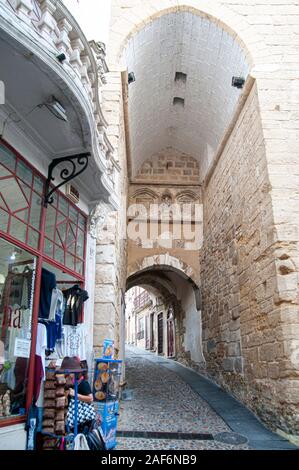 Arco de Almedina. Das Tor in die alte Stadtmauer, Coimbra, Portugal Stockfoto