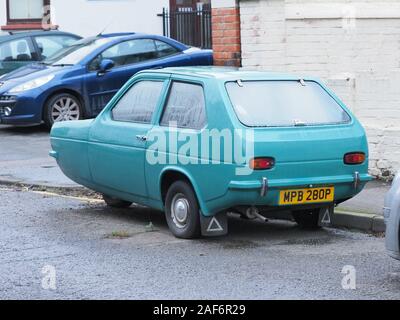 Eine Ansicht der Rückseite einen Reliant Robin kleinen dreirädrigen Auto. Stockfoto