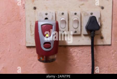 Elektrische Anti Moskito fumigator Anschließen an die Steckdose. Stockfoto