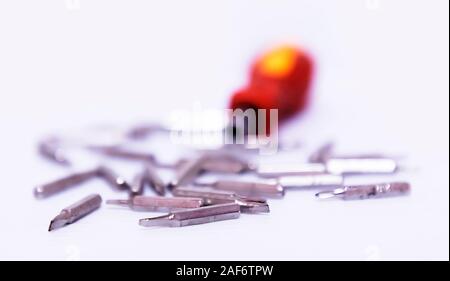 Kleines Toolkit magnetische Präzision Magnetsystem Schraubendreher mit Handy/PC/Konsole Stockfoto