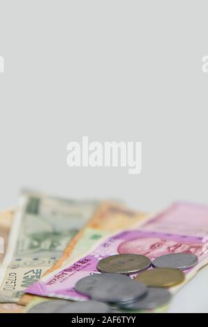Nahaufnahme der Marke neue Bunte indische Währung Banknoten Stockfoto