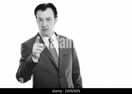 Studio shot reifer wütend Geschäftsmann an Kamera zeigen Stockfoto