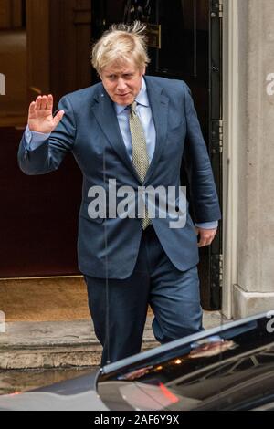 London, Großbritannien. 13. Dez 2019. Boris Johnson Blätter Downing Street die Königin nach dem Gewinn der allgemeinen Wahl zu treffen. Credit: Guy Bell/Alamy leben Nachrichten Stockfoto