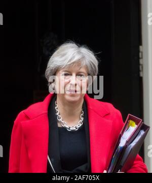 Theresa May, der britische Premierminister, 10 Downing Street die offizielle Residenz und dem Büro des britischen Premierministers, Prime zu gehen Stockfoto