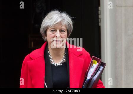 Theresa May, der britische Premierminister, 10 Downing Street die offizielle Residenz und dem Büro des britischen Premierministers, Prime zu gehen Stockfoto