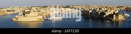 Panorama von Isla (Senglea) und Birgu (Vittoriosa) aus Valletta, Malta Stockfoto