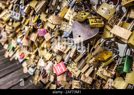 Liebe Locks auf die Pont des Arts, Paris, Frankreich Stockfoto