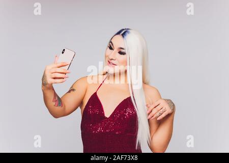 Mann gay mit Make-up im Gesicht Stockfoto