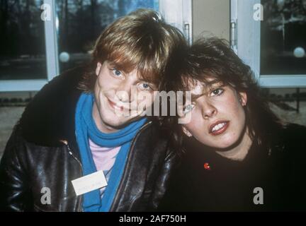 Pop Sängerin Nena (99 rote Luftballons") mit Ihrem Freund Rolf Brendel im März 1984 in Frankfurt am Main. Sie wurde am 24. März 1960 in Hagen als Gabriele Susanne Kerner geboren. | Verwendung weltweit Stockfoto