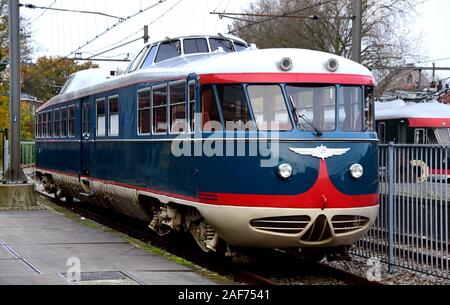 Ein Zug der Baureihe "NS 20" auf eine Spur in der niederländischen Railway Museum in Utrecht (Niederlande), 16. November 2019. | Verwendung weltweit Stockfoto