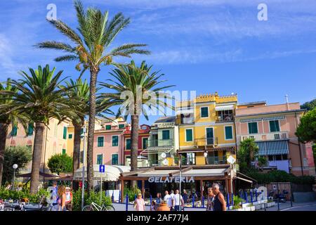 Moneglia, Italien - 15 September, 2019: Die Menschen im Dorf in Ligurien Moneglia Stockfoto