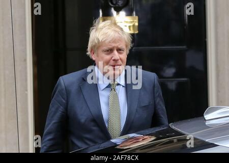 Der britische Premierminister und Führer der Konservativen Partei, Boris Johnson Blätter Downing Street zu treffen Königin Elizabeth II zu beantragen, um eine Regierung zu bilden, nachdem die Konservativen Partei gewinnt eine Mehrheit bei der Bundestagswahl 2019. Stockfoto